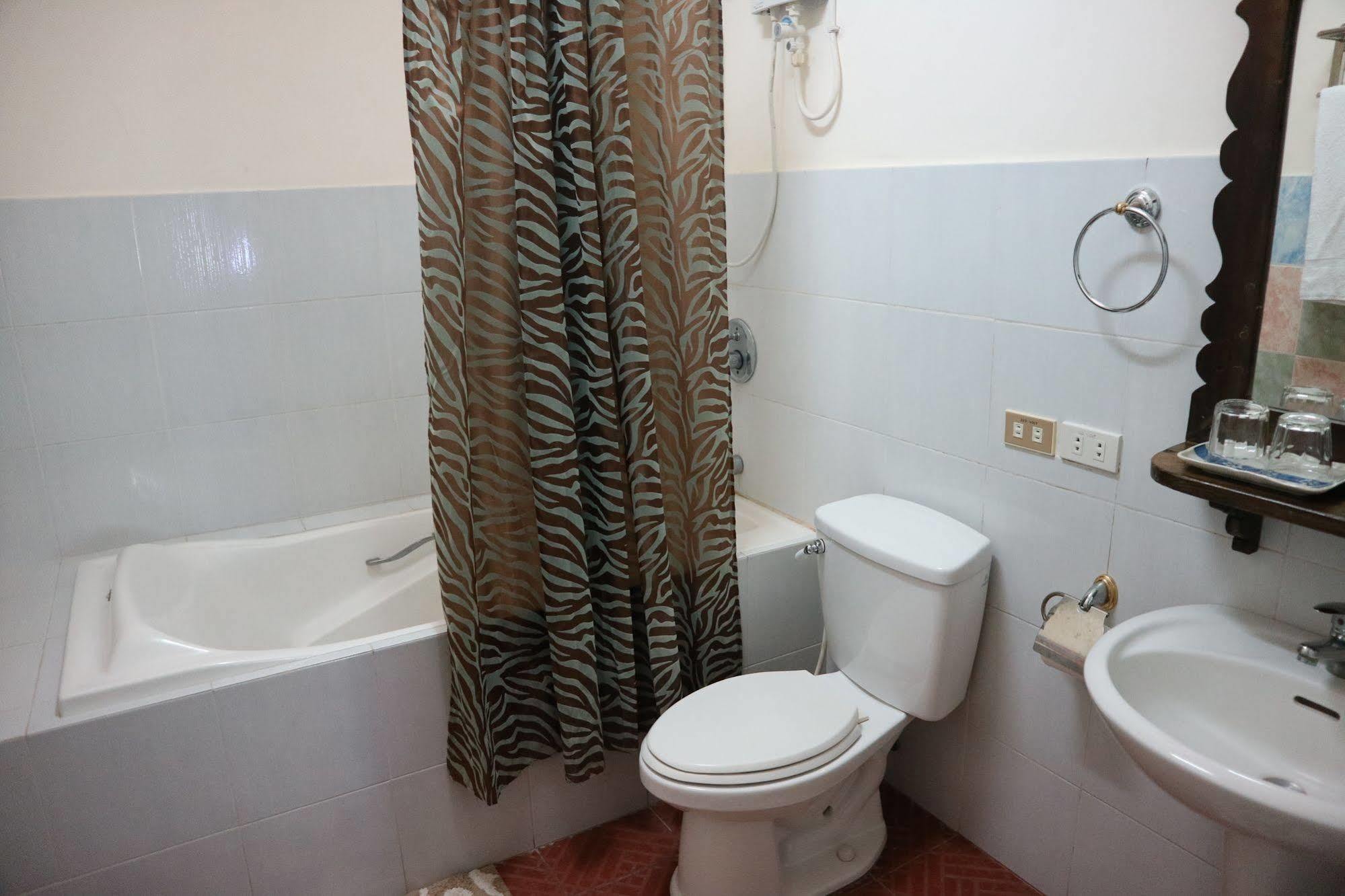 Casa La Granja Hotel Iloilo City Luaran gambar