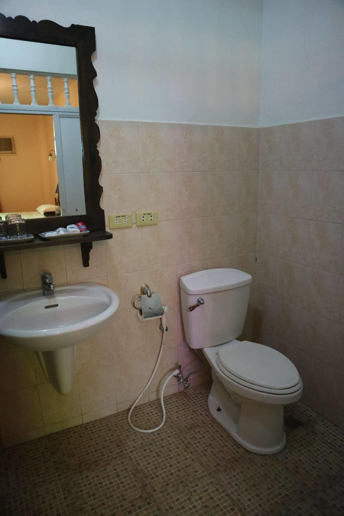 Casa La Granja Hotel Iloilo City Luaran gambar
