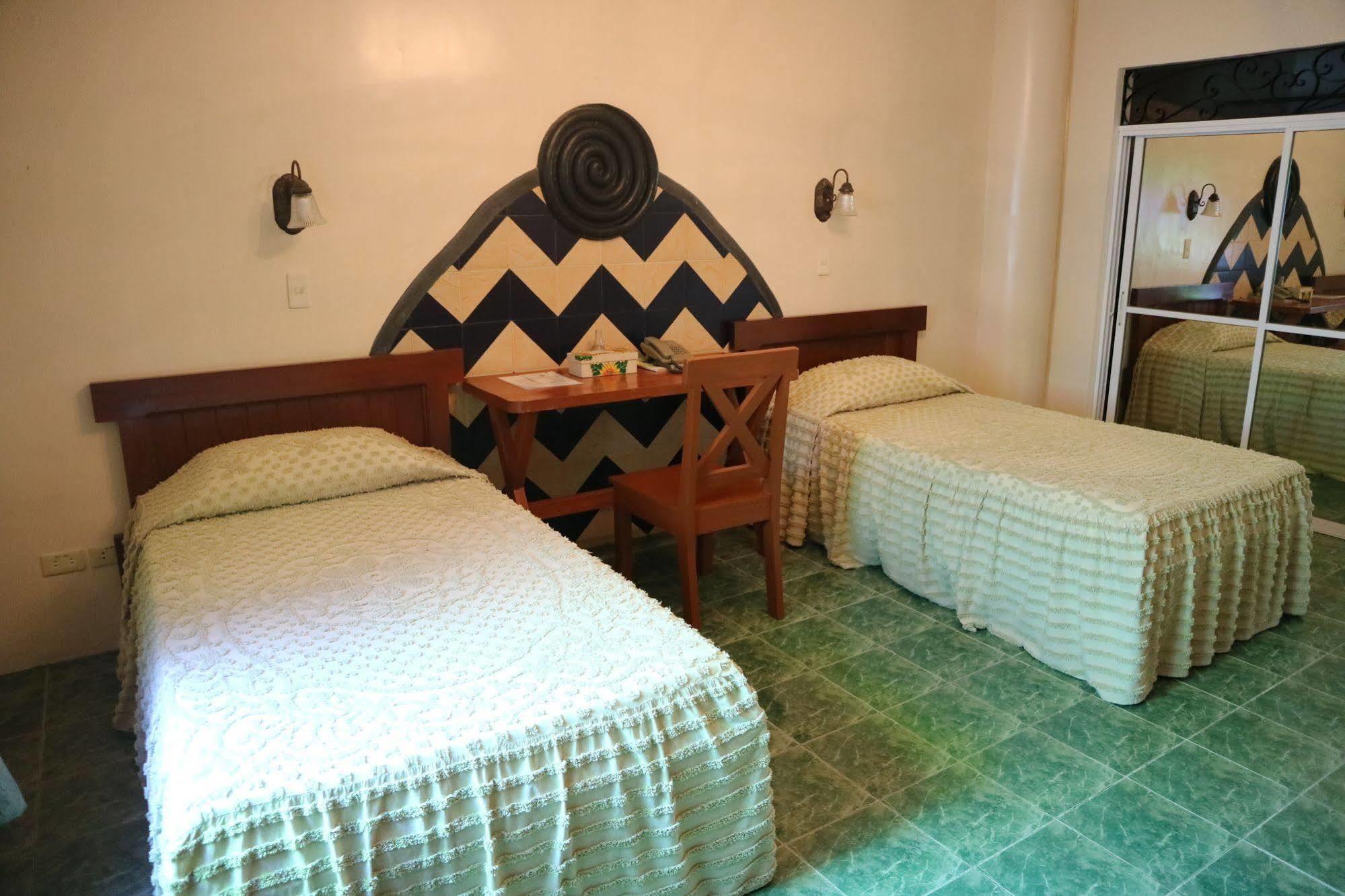 Casa La Granja Hotel Iloilo City Luaran gambar
